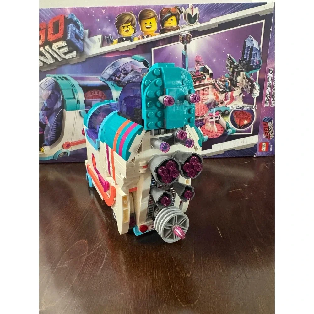 LEGO Movie 2 Pop-Up Party Bus 70828 Complete Set w/Minifigures & Box - No Manual